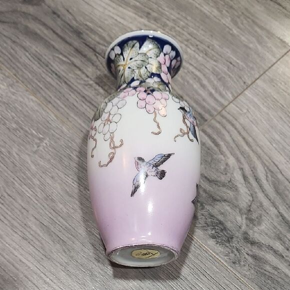 Vintage Toyo Small Chinese Blue Bird Vase - Picture 1 of 6
